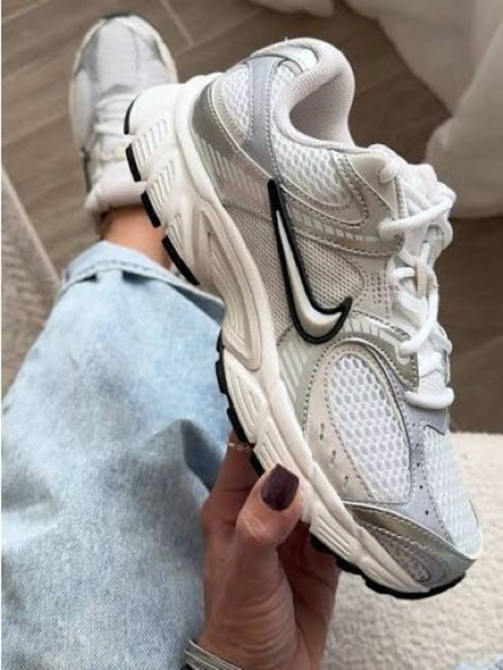 Nike Women's V5 rnr Running Shoe